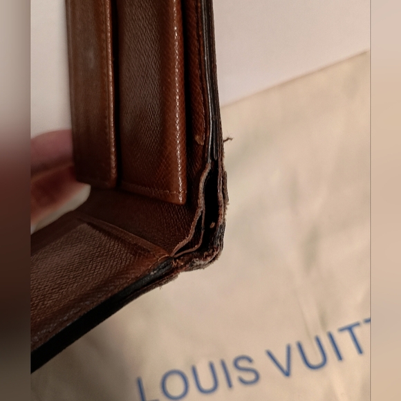 Authentic LOUIS VUITTON wallet - Picture 9 of 15